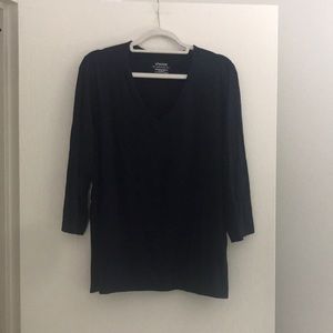 Navy blue v neck with 3/4 sleeve